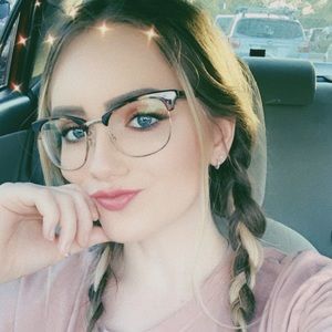 Meet your Posher, Celeste